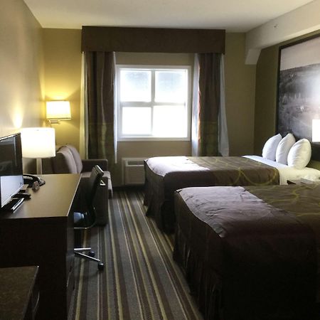 Super 8 By Wyndham Hardisty Hotel Kültér fotó