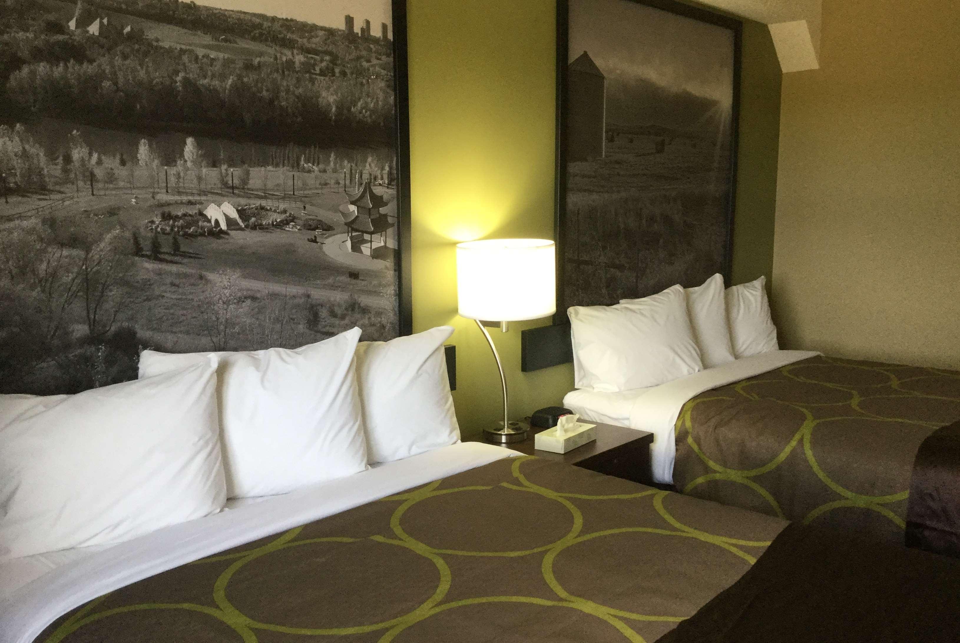 Super 8 By Wyndham Hardisty Hotel Kültér fotó