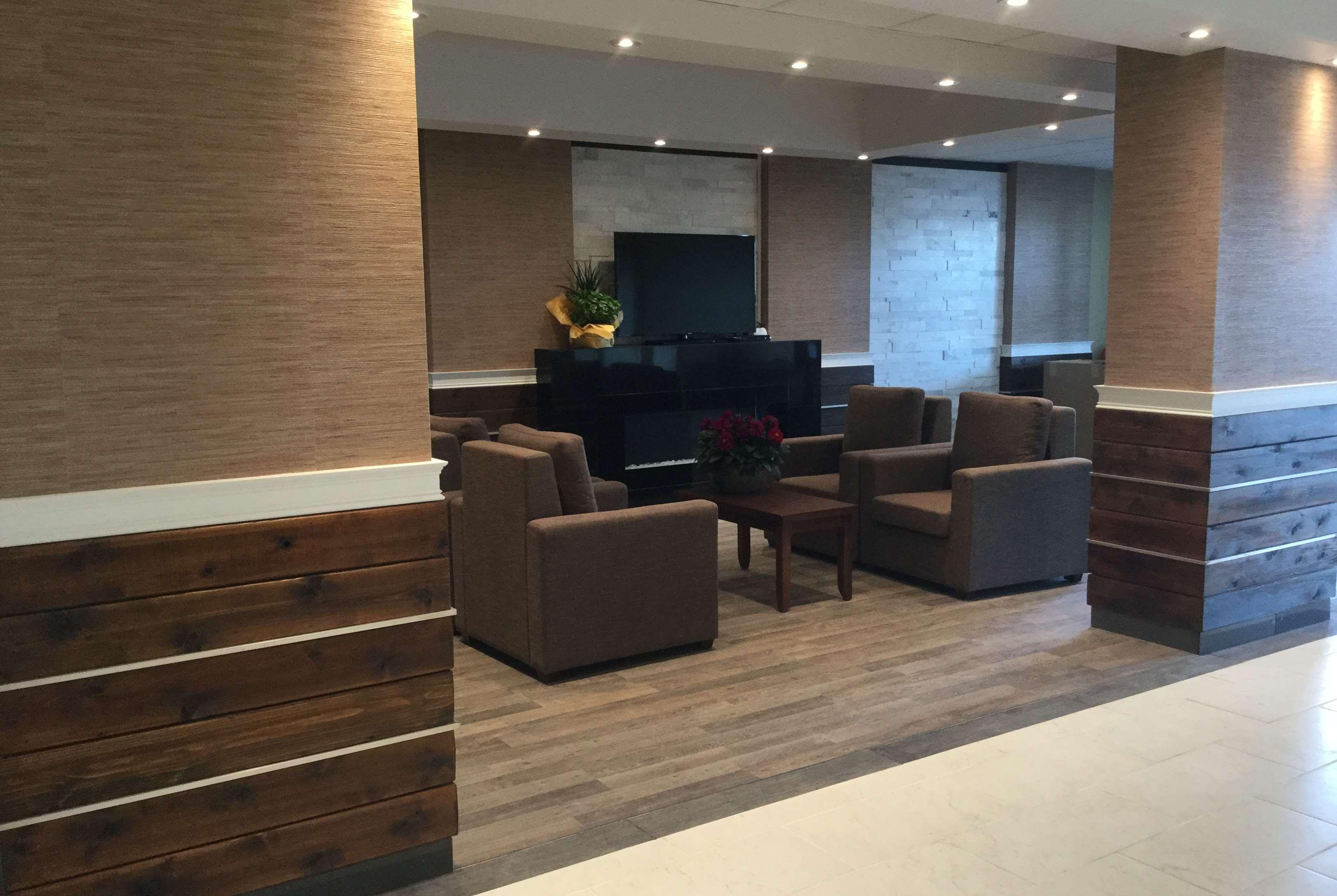 Super 8 By Wyndham Hardisty Hotel Kültér fotó